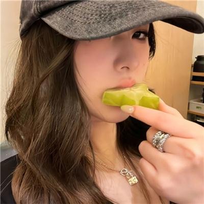 他很怪，他是我爸爸